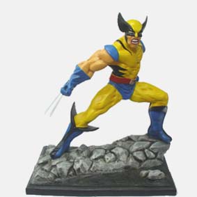 Wolverine nervoso com garras