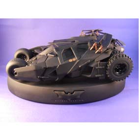 Batmóvel com base giratória (Batman The Dark Knight - Batmobile Tumbler Replica)