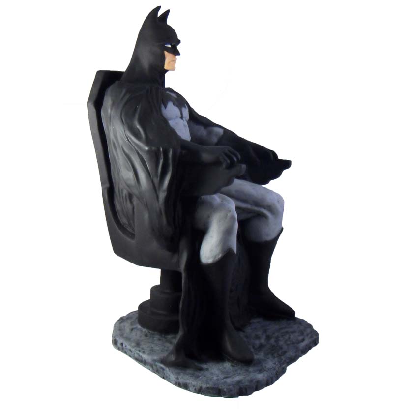 Batman sentado - Arte em Miniaturas