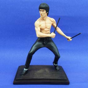 Boneco do Bruce Lee com 2 bastões (Sang Bong)
