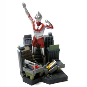 Diorama do Ultraman na cidade