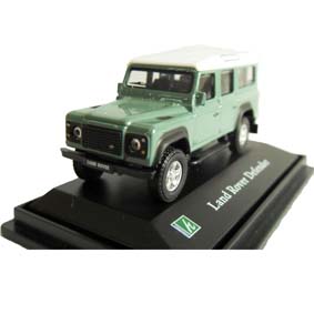 Land Rover Defender 110 verde com caixa de acrílico marca Cararama