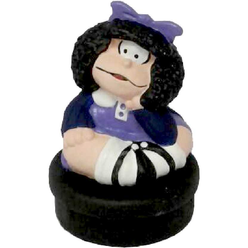 Mafalda média sentada