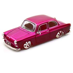 Miniatura Volkswagen Maisto G-Ridez escala 1/24 VW 1600 Notchback (Zé do Caixão) cor rosa 