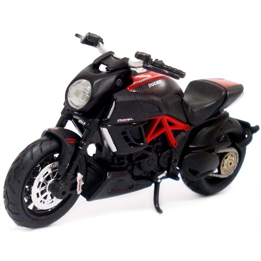 Moto Maisto escala 1/18 : Ducati Diavel Carbon (2011)